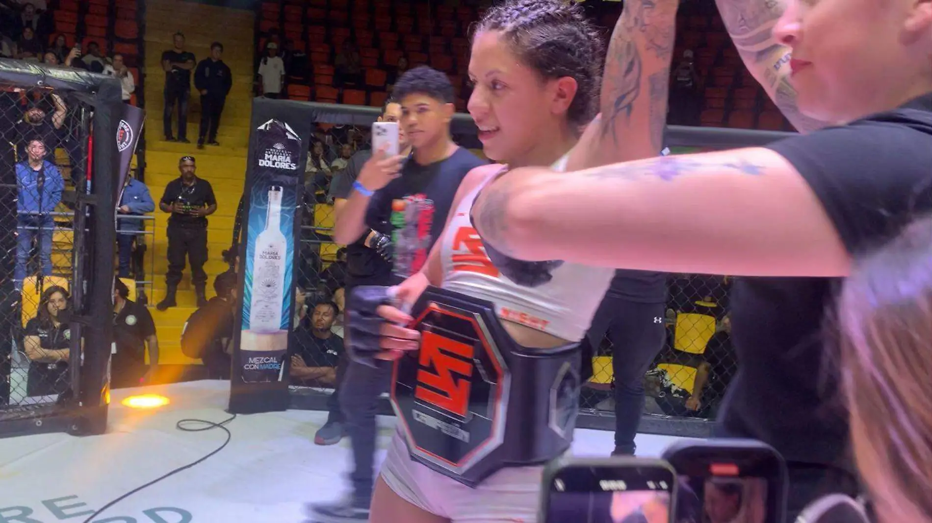 Karla "Duraznito" Torres tras reafirmar su titulo en el Ultimate Fighting Championship